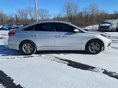 2017 Hyundai SONATA SE   - Photo 4 - Cahokia, IL 62206