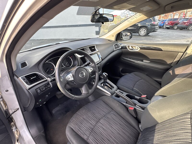 2019 Nissan Sentra SL - Photo 11 - Millstadt, IL 62260
