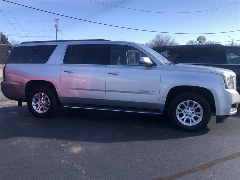 2015 GMC Yukon XL SLE photo 5