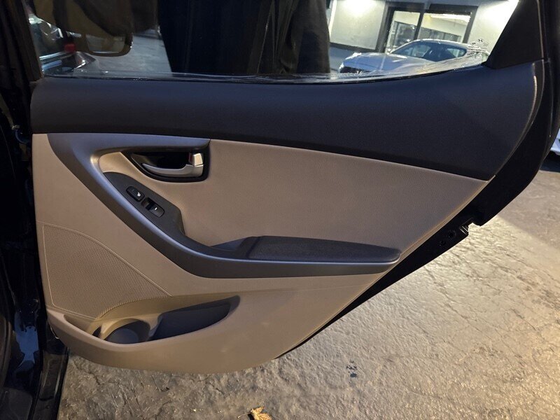 2016 Hyundai ELANTRA Limited - Photo 27 - Millstadt, IL 62260