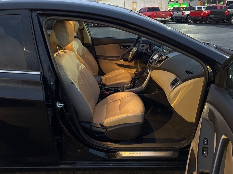 2016 Hyundai ELANTRA Limited - Photo 24 - Millstadt, IL 62260