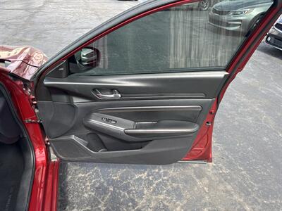 2020 Nissan Altima 2.5 SR   - Photo 15 - Millstadt, IL 62260