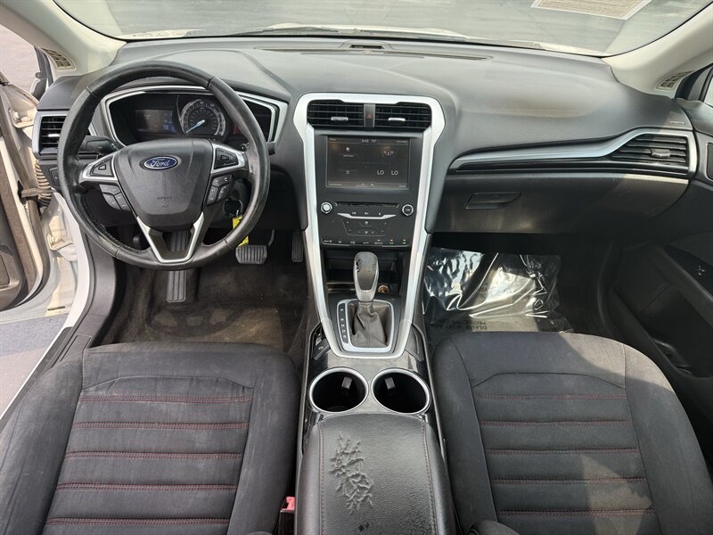 2013 Ford Fusion SE - Photo 11 - Cahokia, IL 62206