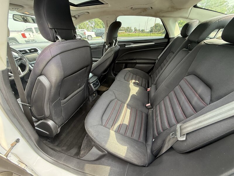 2013 Ford Fusion SE - Photo 10 - Cahokia, IL 62206