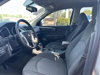 2012 Chevrolet Traverse LT   - Photo 8 - Fairview Heights, IL 62208