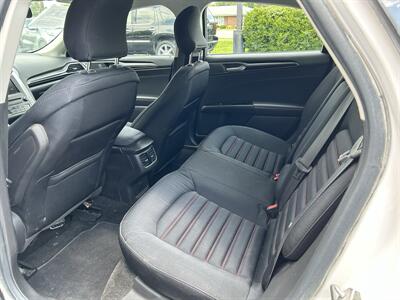2016 Ford Fusion SE - Photo 9 - Fairview Heights, IL 62208