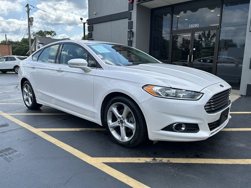 2016 Ford Fusion SE - Photo 2 - Fairview Heights, IL 62208