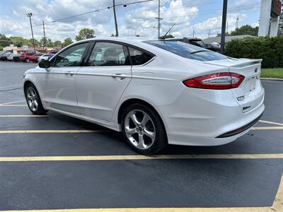 2016 Ford Fusion SE - Photo 5 - Fairview Heights, IL 62208