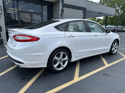 2016 Ford Fusion SE - Photo 4 - Fairview Heights, IL 62208