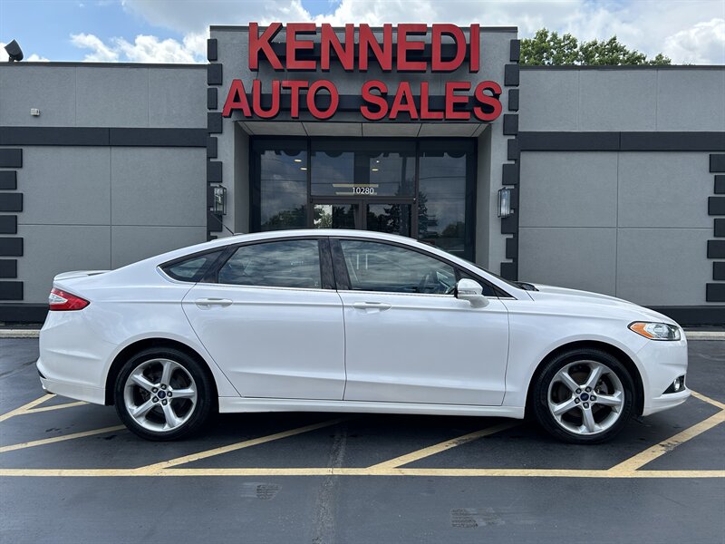 2016 Ford Fusion SE   - Photo 1 - Fairview Heights, IL 62208