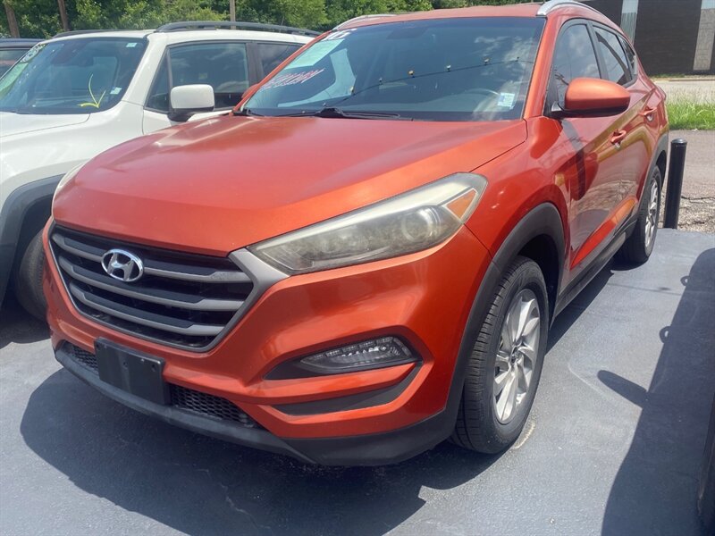2016 Hyundai TUCSON SE - Photo 2 - Belleville, IL 62226