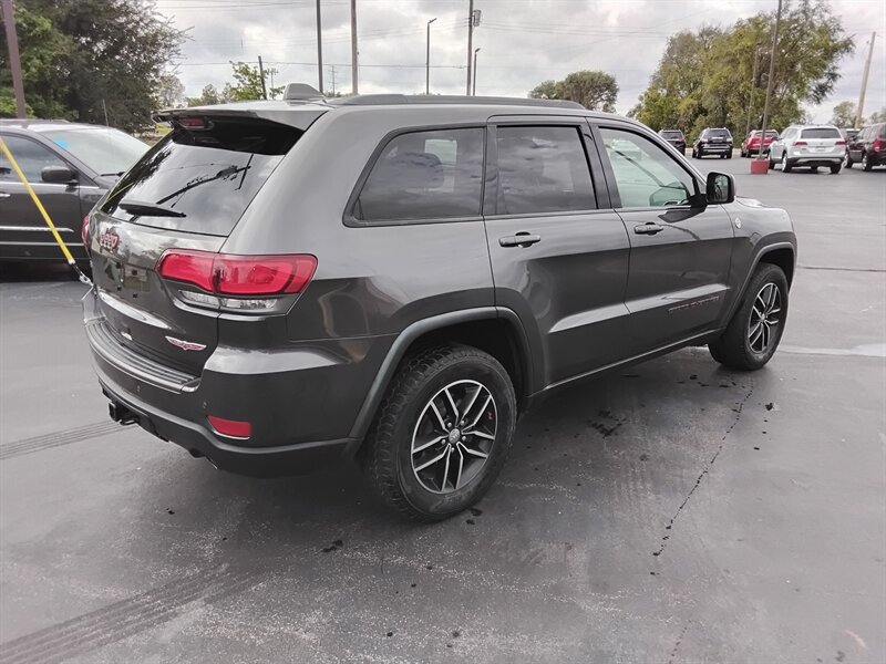 2017 Jeep Grand Cherokee Trailhawk - Photo 3 - Cahokia, IL 62206