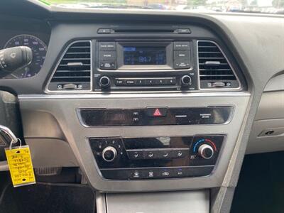 2015 Hyundai SONATA SE   - Photo 12 - Cahokia, IL 62206