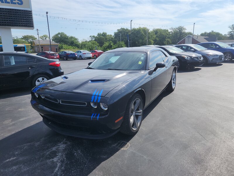 2015 Dodge Challenger SXT - Photo 1 - Cahokia, IL 62206