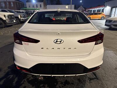2020 Hyundai Elantra SEL   - Photo 8 - Millstadt, IL 62260