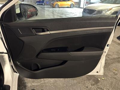 2020 Hyundai Elantra SEL   - Photo 18 - Millstadt, IL 62260