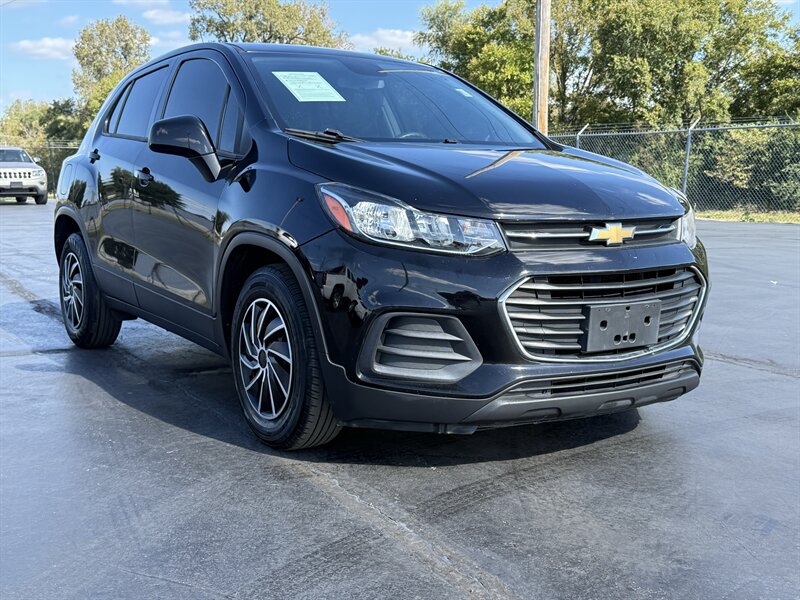 2017 Chevrolet Trax LS - Photo 3 - Cahokia, IL 62206