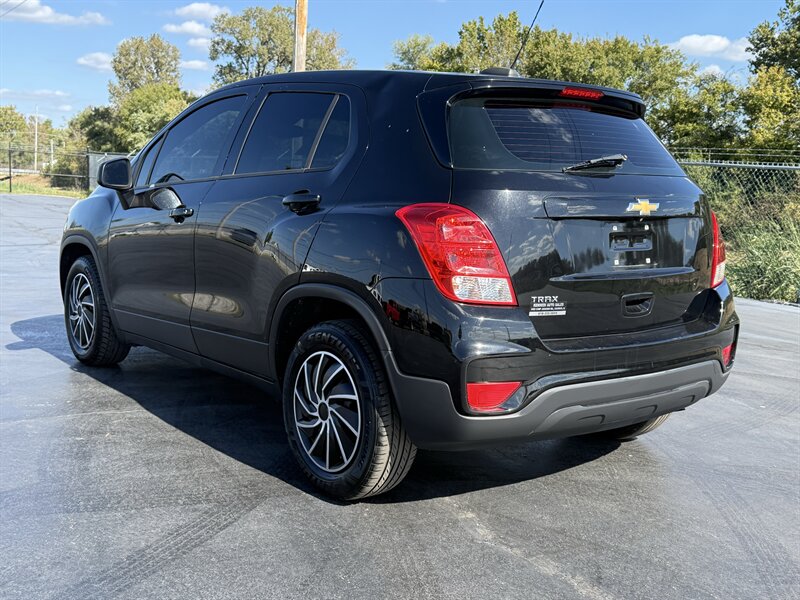 2017 Chevrolet Trax LS - Photo 8 - Cahokia, IL 62206