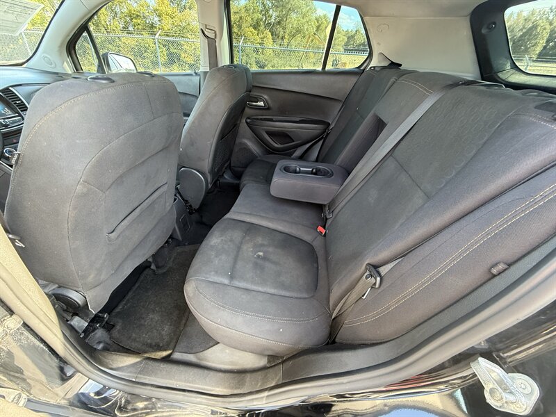 2017 Chevrolet Trax LS - Photo 11 - Cahokia, IL 62206