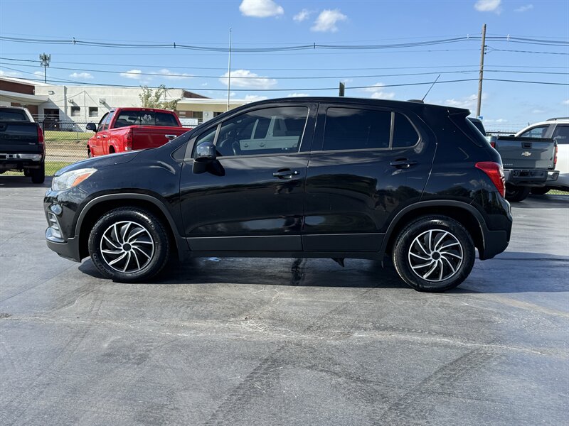 2017 Chevrolet Trax LS - Photo 4 - Cahokia, IL 62206
