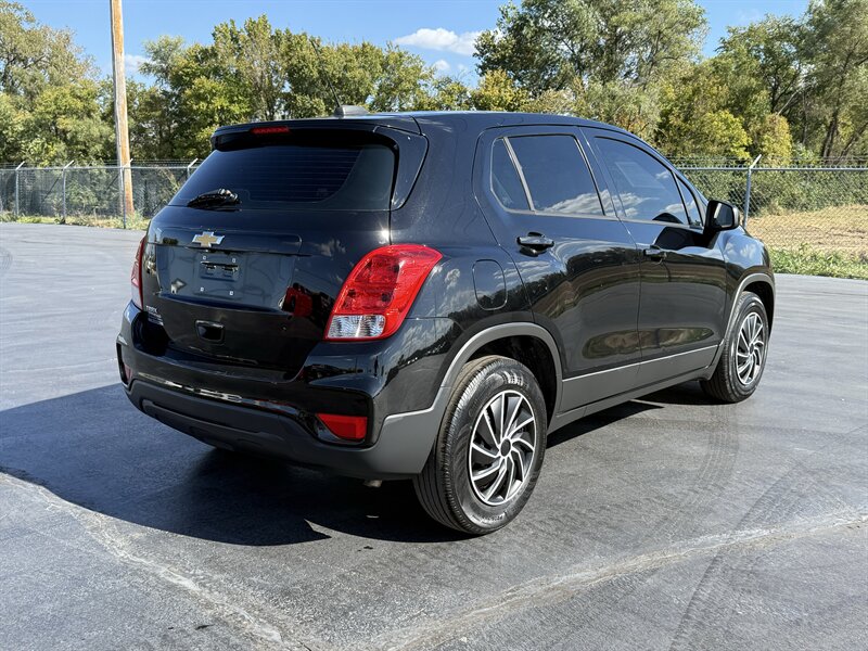 2017 Chevrolet Trax LS - Photo 7 - Cahokia, IL 62206