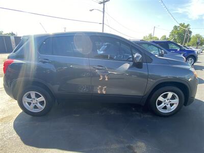 2016 Chevrolet Trax LS   - Photo 4 - Belleville, IL 62226