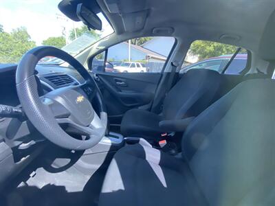 2016 Chevrolet Trax LS   - Photo 2 - Belleville, IL 62226