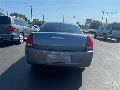 2007 Chrysler 300 Series   - Photo 6 - Belleville, IL 62226