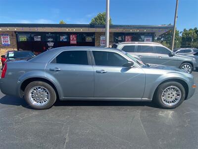 2007 Chrysler 300 Series   - Photo 4 - Belleville, IL 62226