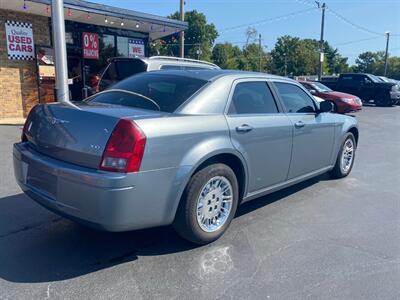 2007 Chrysler 300 Series   - Photo 5 - Belleville, IL 62226
