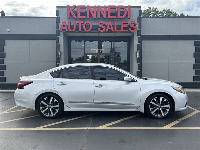 2017 Nissan Altima 2.5   - Photo 1 - Fairview Heights, IL 62208