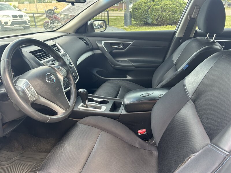 2017 Nissan Altima 2.5 - Photo 8 - Fairview Heights, IL 62208