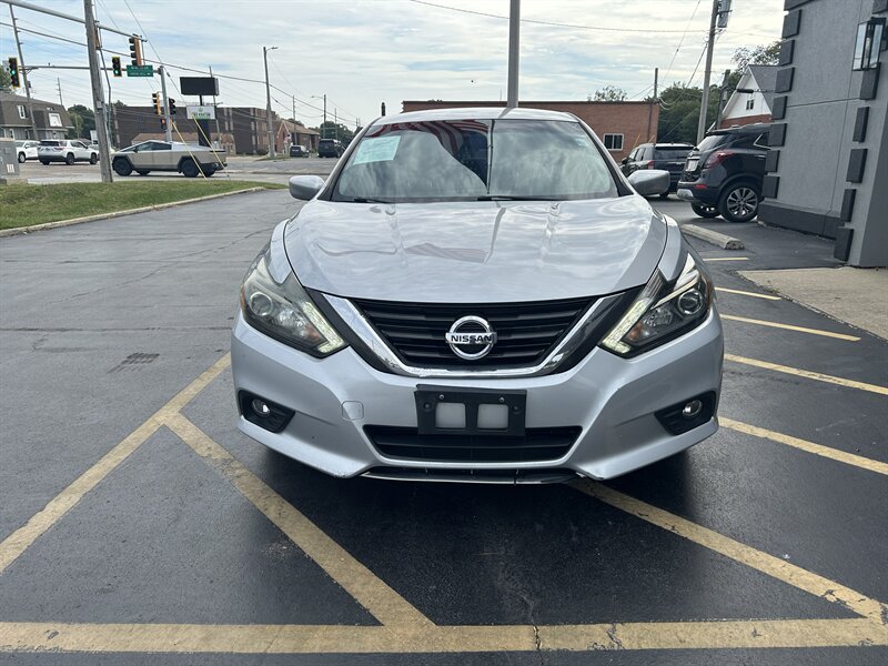 2017 Nissan Altima 2.5 - Photo 6 - Fairview Heights, IL 62208