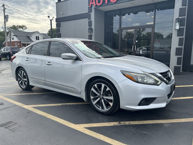 2017 Nissan Altima 2.5 - Photo 2 - Fairview Heights, IL 62208