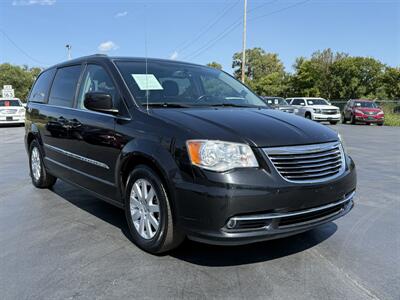 2016 Chrysler Town & Country Touring   - Photo 7 - Cahokia, IL 62206