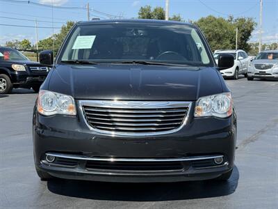 2016 Chrysler Town & Country Touring   - Photo 8 - Cahokia, IL 62206