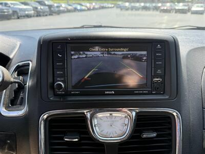 2016 Chrysler Town & Country Touring   - Photo 17 - Cahokia, IL 62206