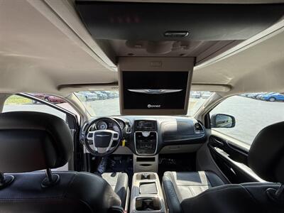 2016 Chrysler Town & Country Touring   - Photo 12 - Cahokia, IL 62206