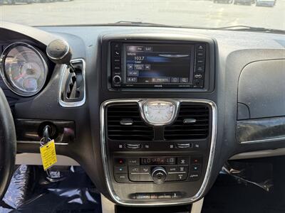 2016 Chrysler Town & Country Touring   - Photo 14 - Cahokia, IL 62206
