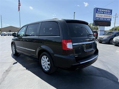 2016 Chrysler Town & Country Touring   - Photo 3 - Cahokia, IL 62206