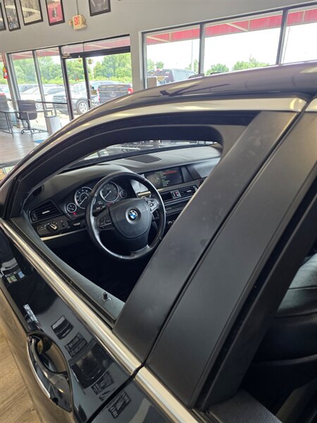 2013 BMW 528i xDrive - Photo 4 - Cahokia, IL 62206