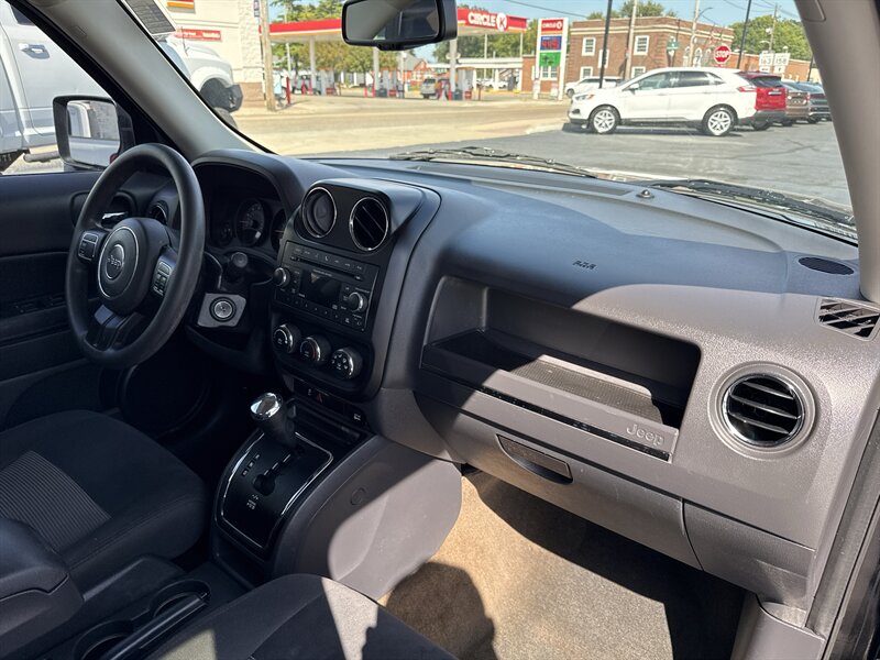 2017 Jeep Patriot Sport - Photo 11 - Millstadt, IL 62260