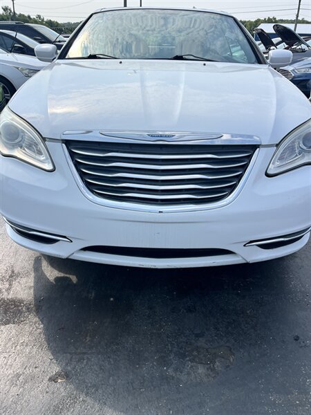 2012 Chrysler 200 Touring  