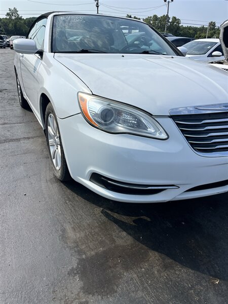 2012 Chrysler 200 Touring - Photo 5 - Cahokia, IL 62206