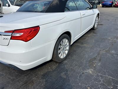 2012 Chrysler 200 Touring - Photo 3 - Cahokia, IL 62206