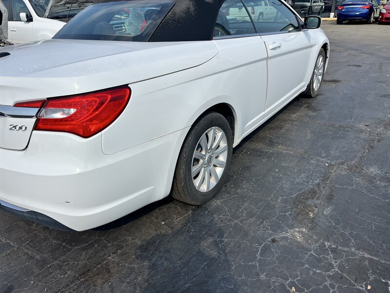 2012 Chrysler 200 Touring - Photo 3 - Cahokia, IL 62206
