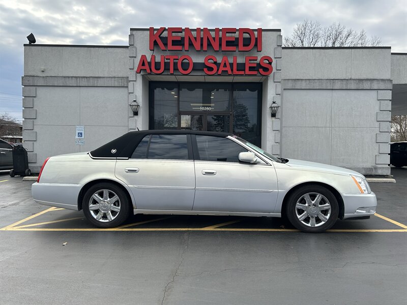 2006 Cadillac DTS Luxury I   - Photo 1 - Fairview Heights, IL 62208