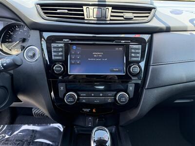 2017 Nissan Rogue SV AWD   - Photo 14 - Cahokia, IL 62206