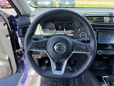 2017 Nissan Rogue SV AWD   - Photo 13 - Cahokia, IL 62206