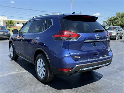 2017 Nissan Rogue SV AWD   - Photo 6 - Cahokia, IL 62206